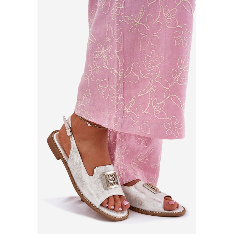 S.Barski Elegant plattklackade kvinnasandaler med en prydnad av S. Barski KV51-082 Silver silver- 1