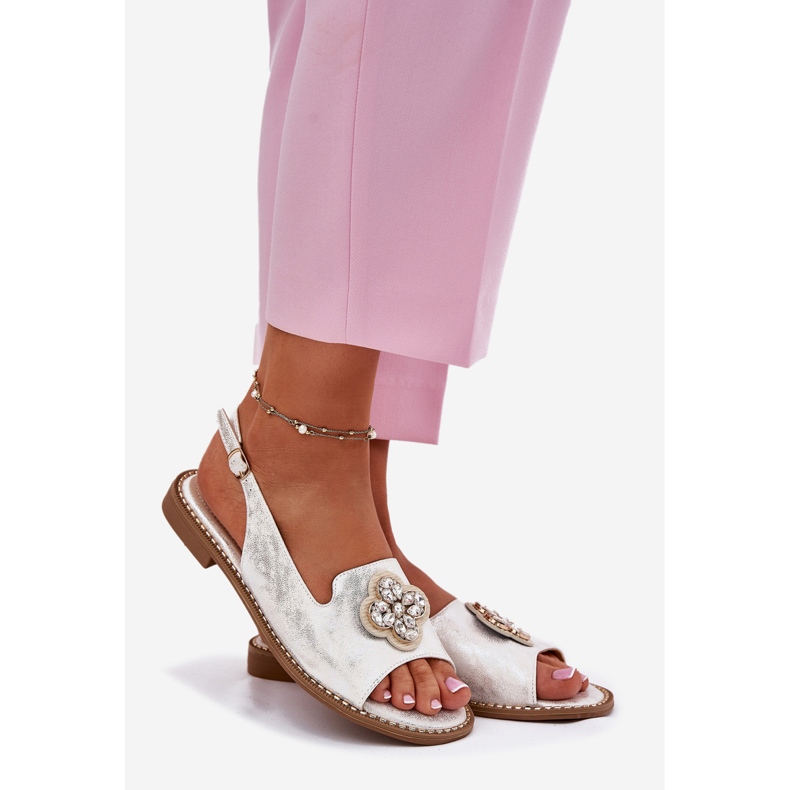 S.Barski Flat-klackade kvinnorsandaler med en dekorativ detalj S. Barski KV51-080 Silver silver- 1