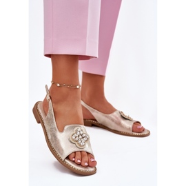 S.Barski Flat-klackade kvinnorsandaler med en dekorativ detalj S. Barski KV51-080 PLN gyllene 2