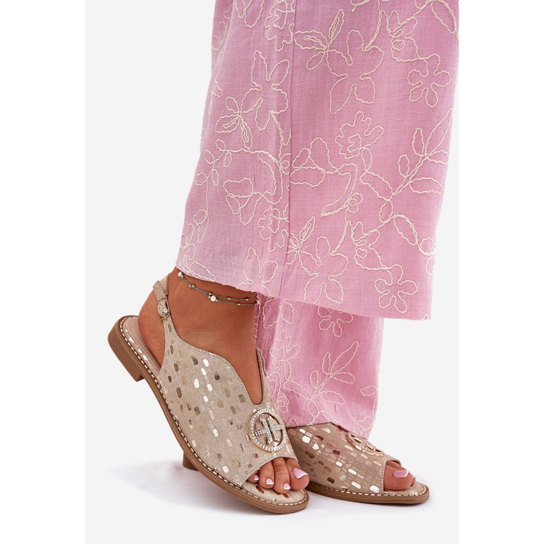 S.Barski Flatklackade lädersandaler med en prydnad av S. Barski KV51-094 PLN gyllene 1