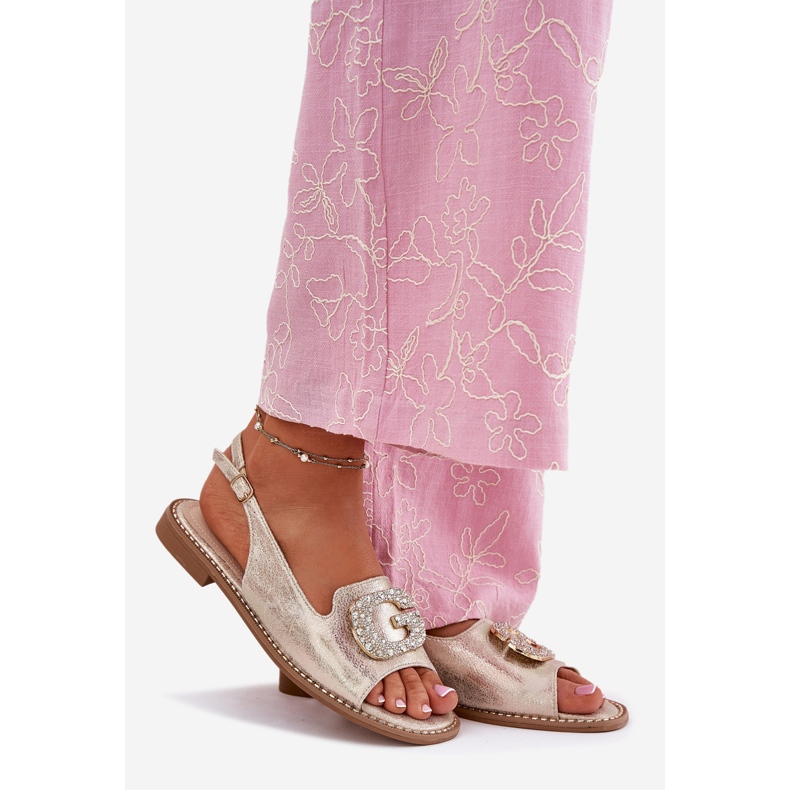 S.Barski Kvinnors sandaler med en dekorativ detalj av S. Barski KV51-081 PLN gyllene 1