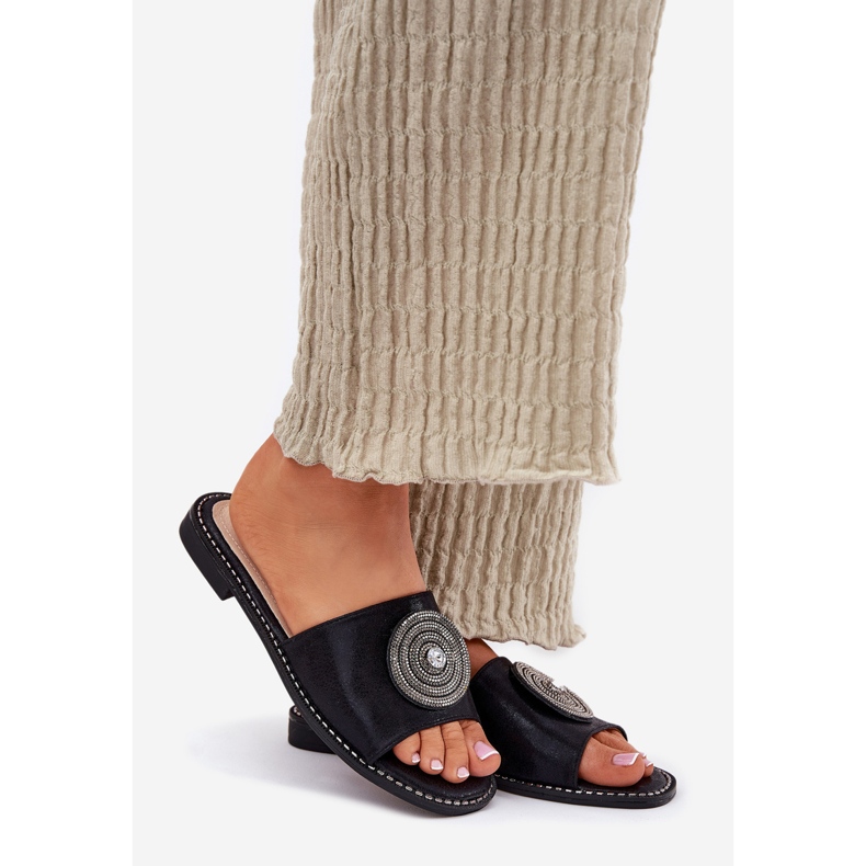 S.Barski Flat-klackade kvinnors flip flops med en prydnad S. Barski KV51-013 svart 1