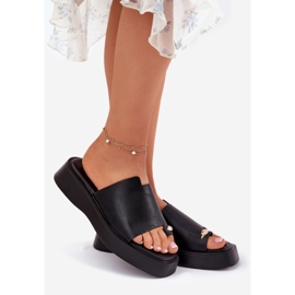 EVento Kvinnors flip flops på plattformen med en dekorativ detalj svart 1