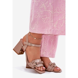 EVento Läder lackerade kvinnosandaler på posten beige 1