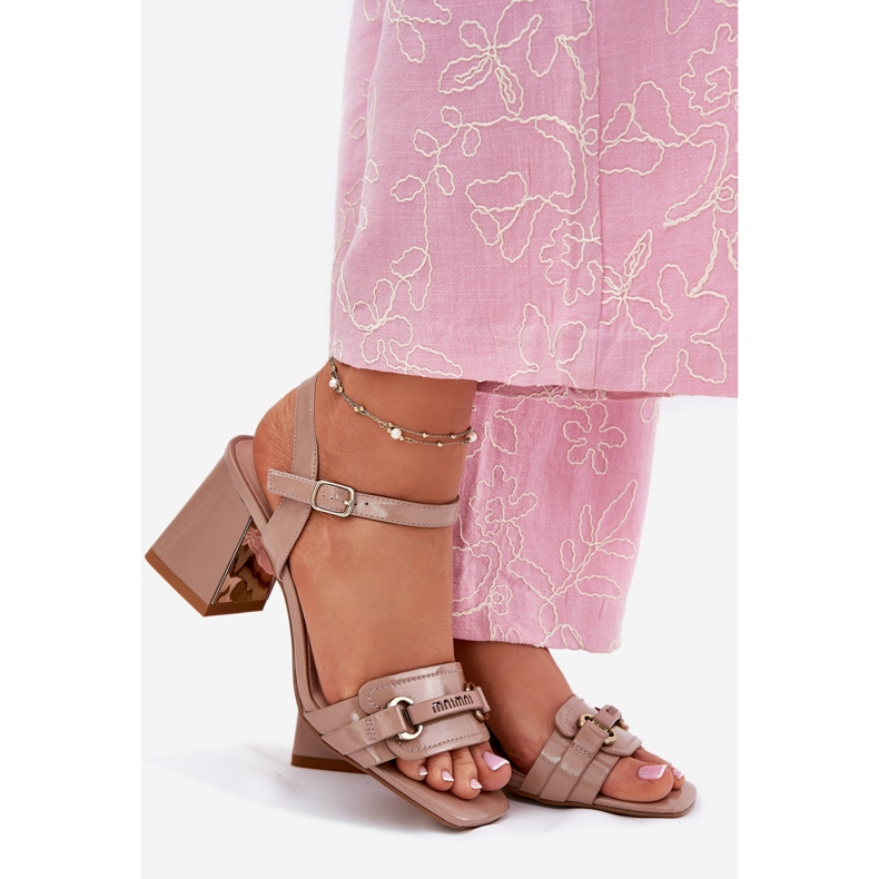 EVento Läder lackerade kvinnosandaler på posten beige 1