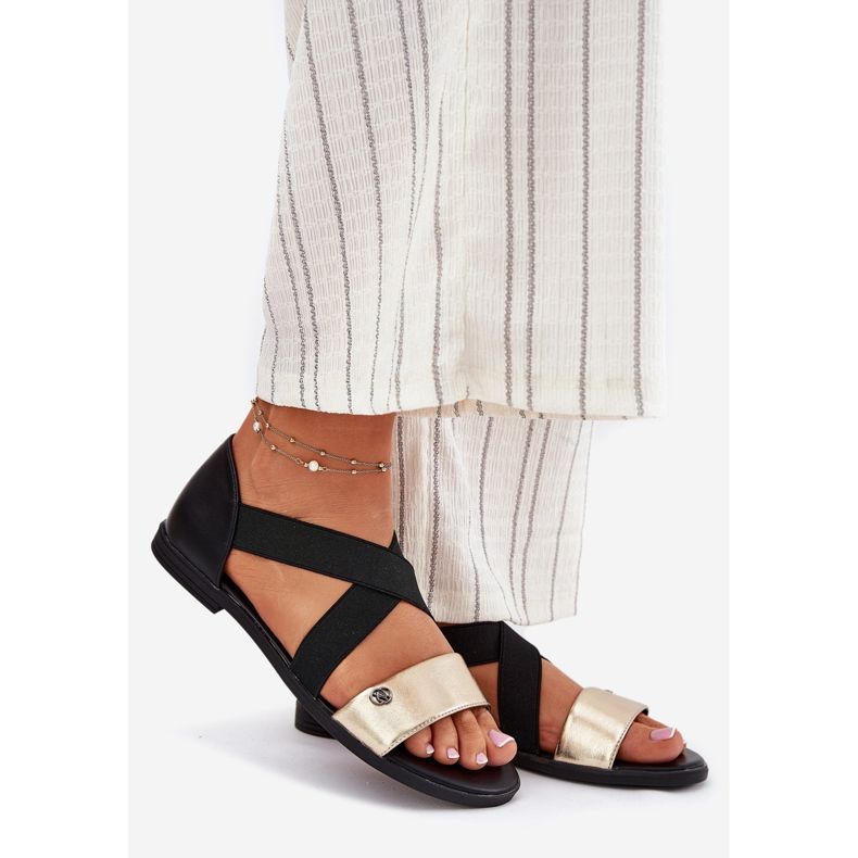 EVento Platta kvinnosandaler med flexibla svarta och guldband 1