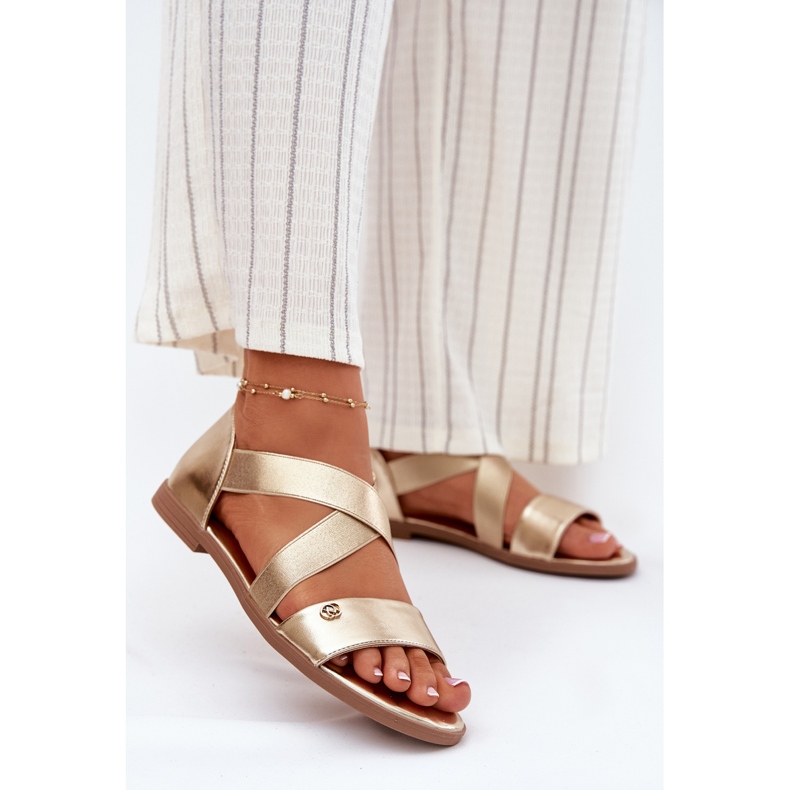 EVento Platta kvinnosandaler med flexibla gyllene ränder 2