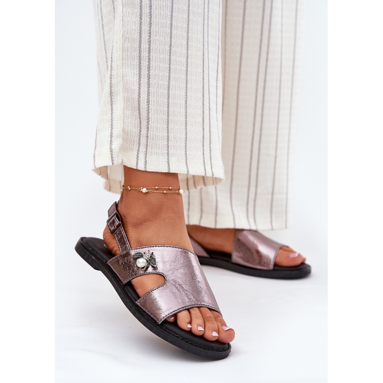 Platta kvinnosandaler med en dekorativ Vinceza 17378 silverdetalj silver- 2