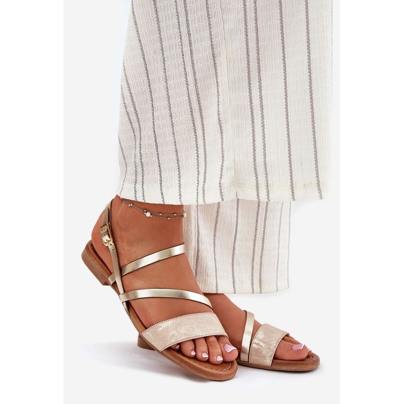 Maciejka plattklackade kvinnors lädersandaler 06966-25 PLN gyllene 1