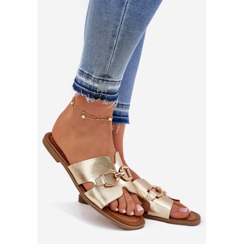 EVento Kvinnors platt flip flops med en dekorativ gyllene detalj 1
