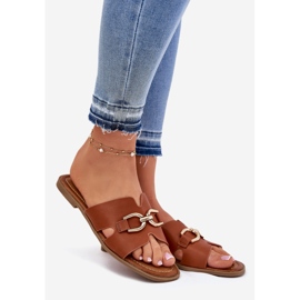 EVento Kvinnors platt flip flops med en dekorativ kameldetalj brun 1