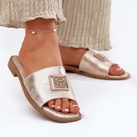 S.Barski Kvinnors plattklackade flip-flops med en prydnad S. Barski KV51-089 guld gyllene 2