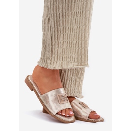 S.Barski Kvinnors plattklackade flip-flops med en prydnad S. Barski KV51-089 guld gyllene 1