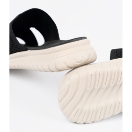 Kvinnors svarta tofflor på Sergio Leone -plattformen 1