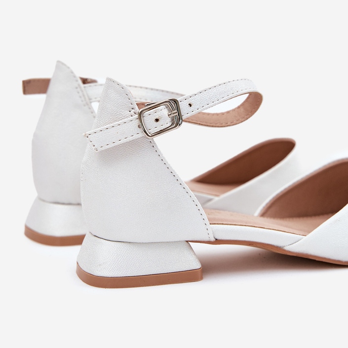 EVento Barns glänsande låghöjda sandaler vita 1