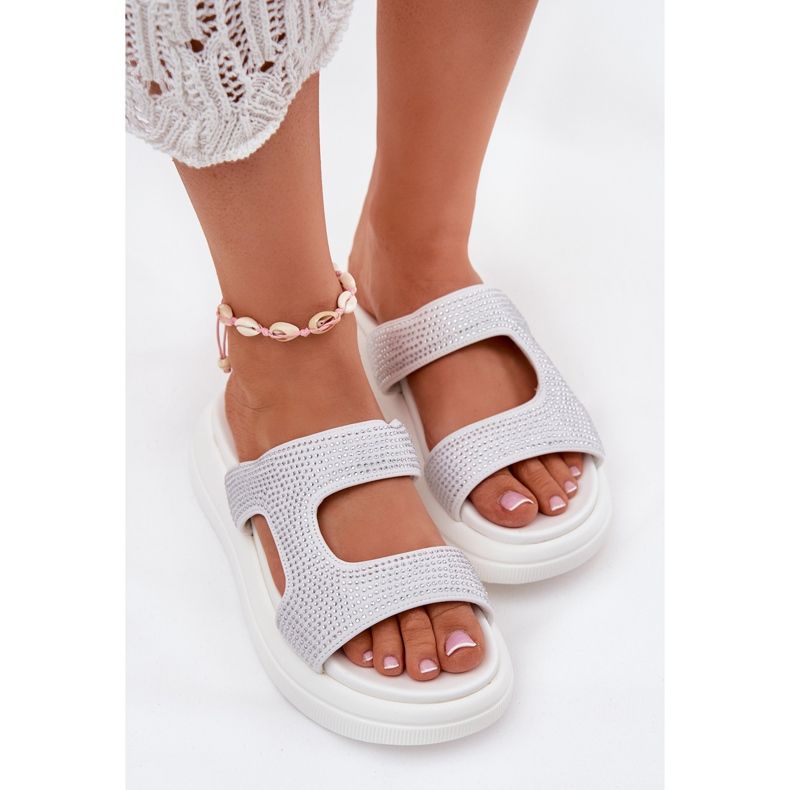 Inna Dekorerade kvinnors flip flops på den vita plattformen 1