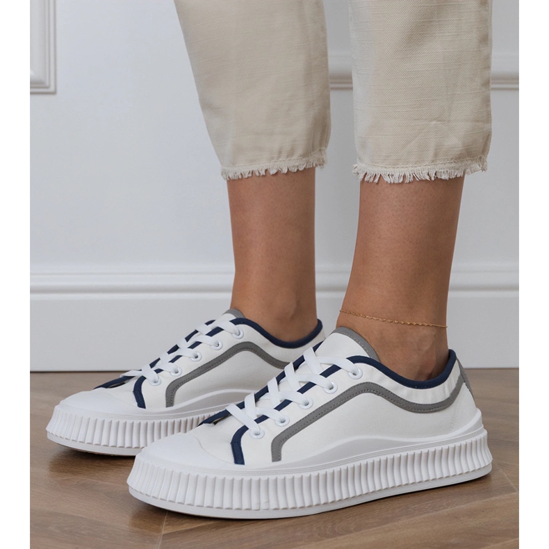 Kvinnors vita sneakers på plattformen 2