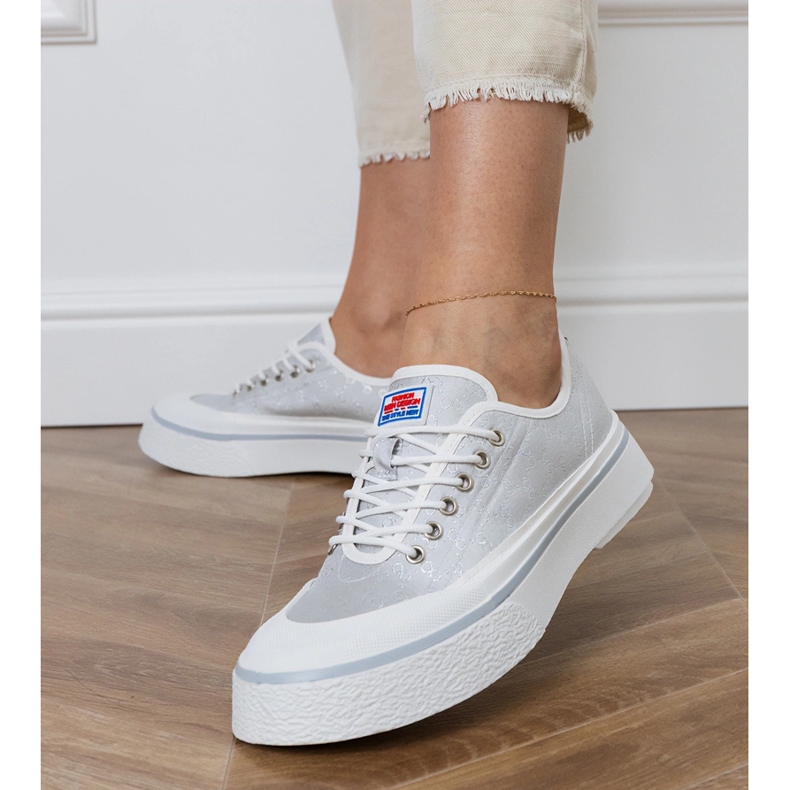 Grå kvinnors sneakers på plattformen 2