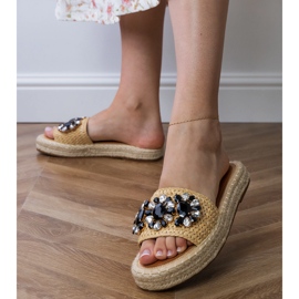 Beige espadrilles med svarta kristaller 2