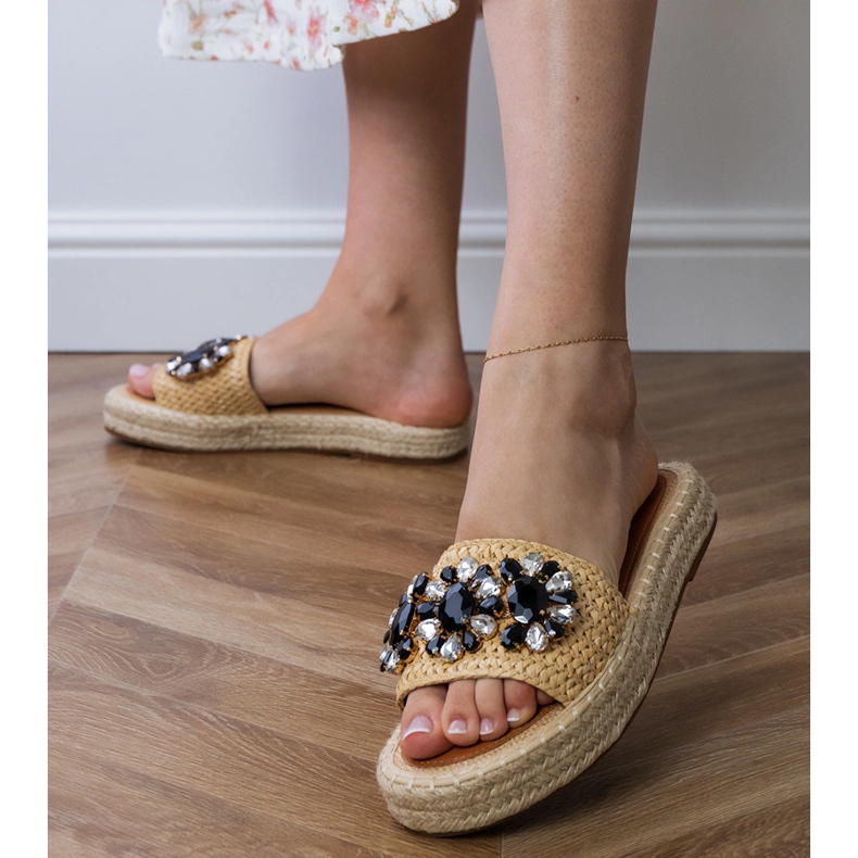 Beige espadrilles med svarta kristaller 2
