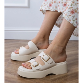 Vita flip flops med ränder 1