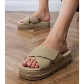 Brown Flip -flops med ränder på plattformen brun 2