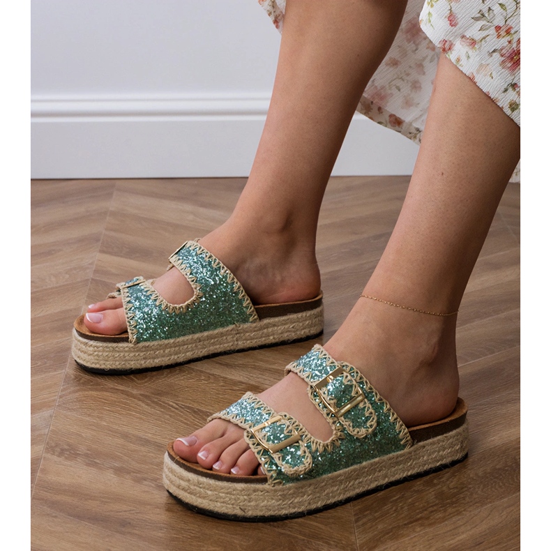 Gröna tofflor espadrilles med spännen 1