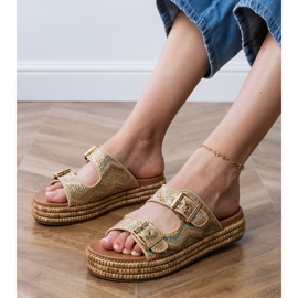 Gyllene flip flops med klämmor på ränder 8