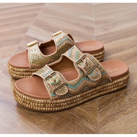 Gyllene flip flops med klämmor på ränder 3