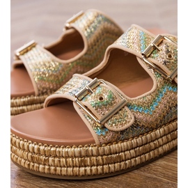 Gyllene flip flops med klämmor på ränder 7