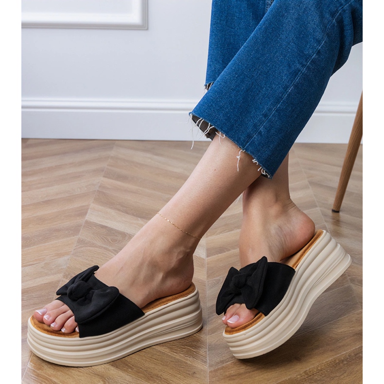 Svarta platåsandaler med rosett 2