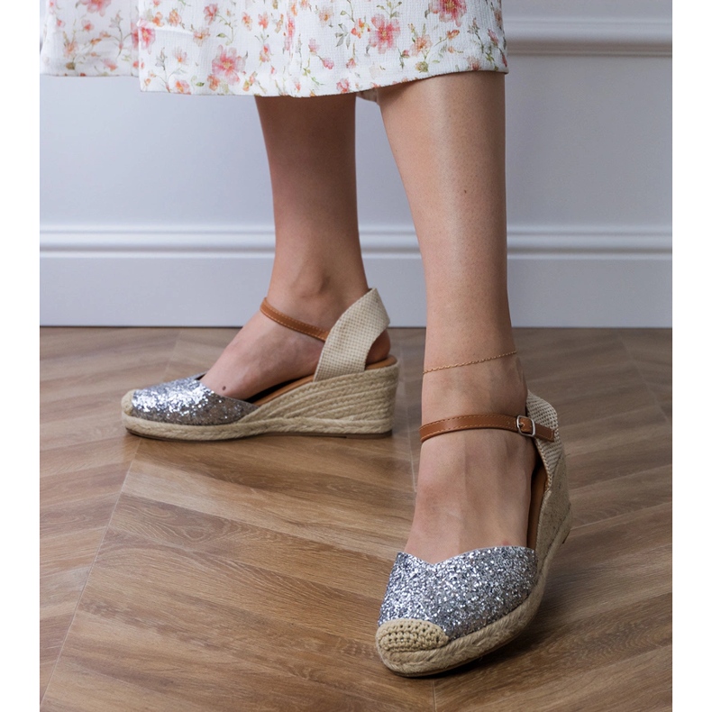 Silverbrokadesandaler på kil silver- 1