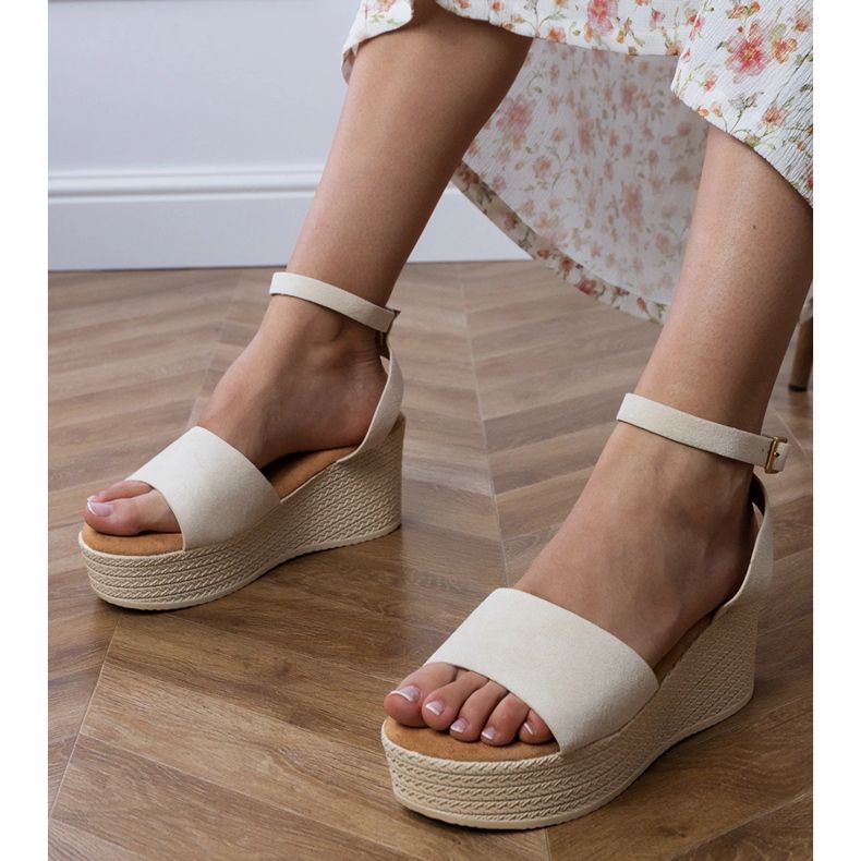 Beige Sandaler på Ekozamsz -plattformen 1