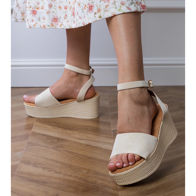 Beige Sandaler på Ekozamsz -plattformen 2