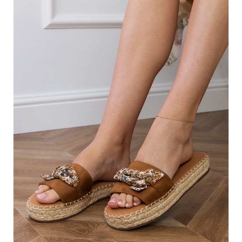 Bruna espadrilles med en båge 2