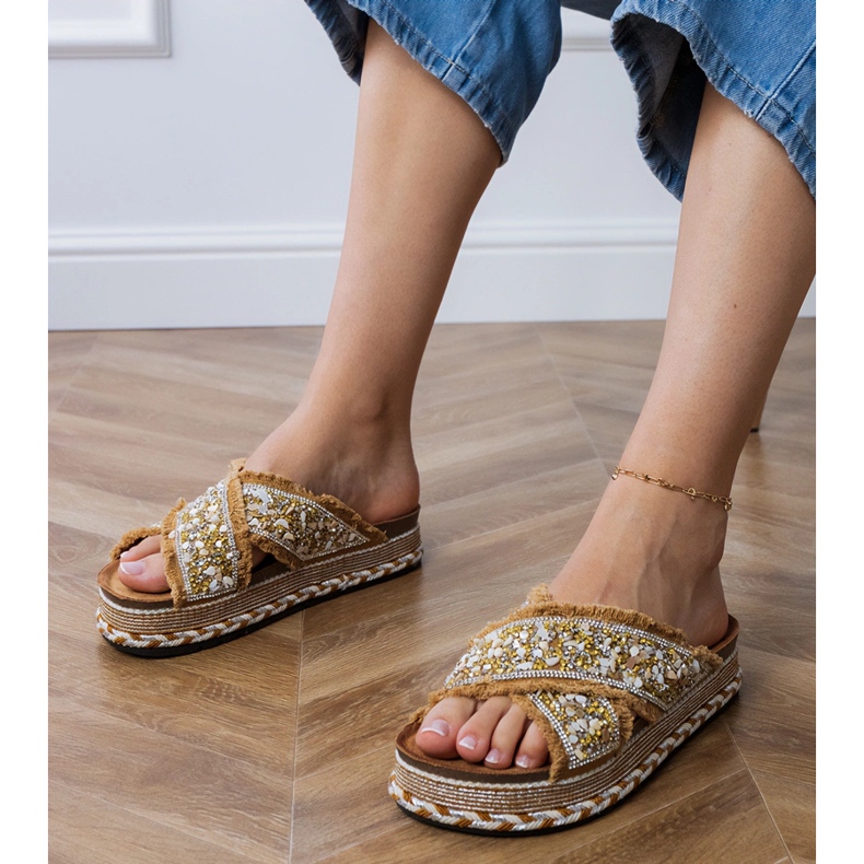 Beige flip flops med ränder 1