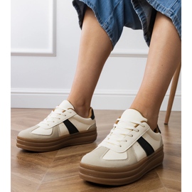 Beige kvinnors sneakers på plattformen 1