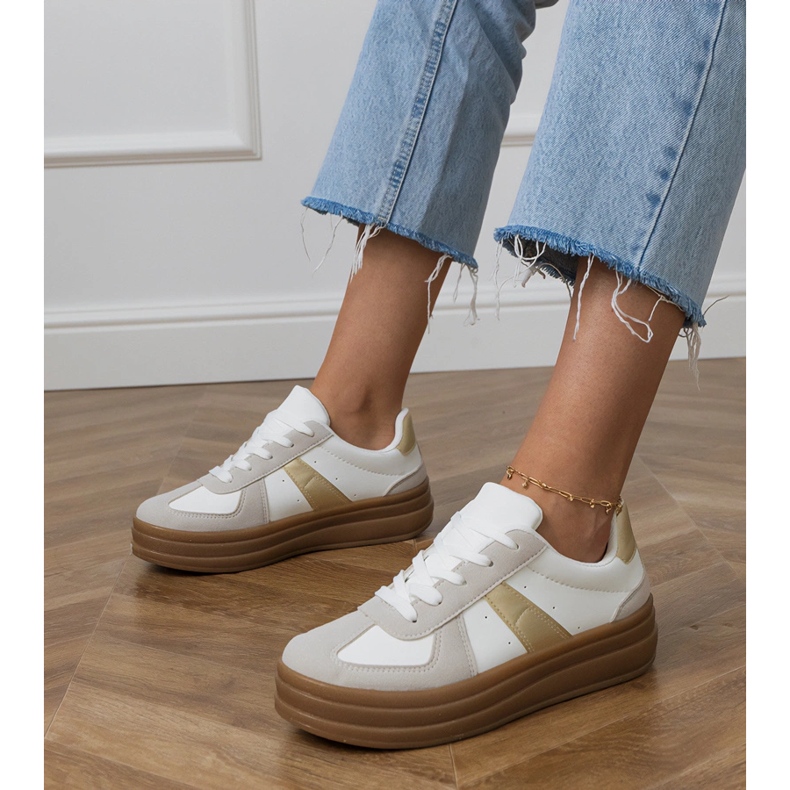 Kvinnors vita sneakers på plattformen 1