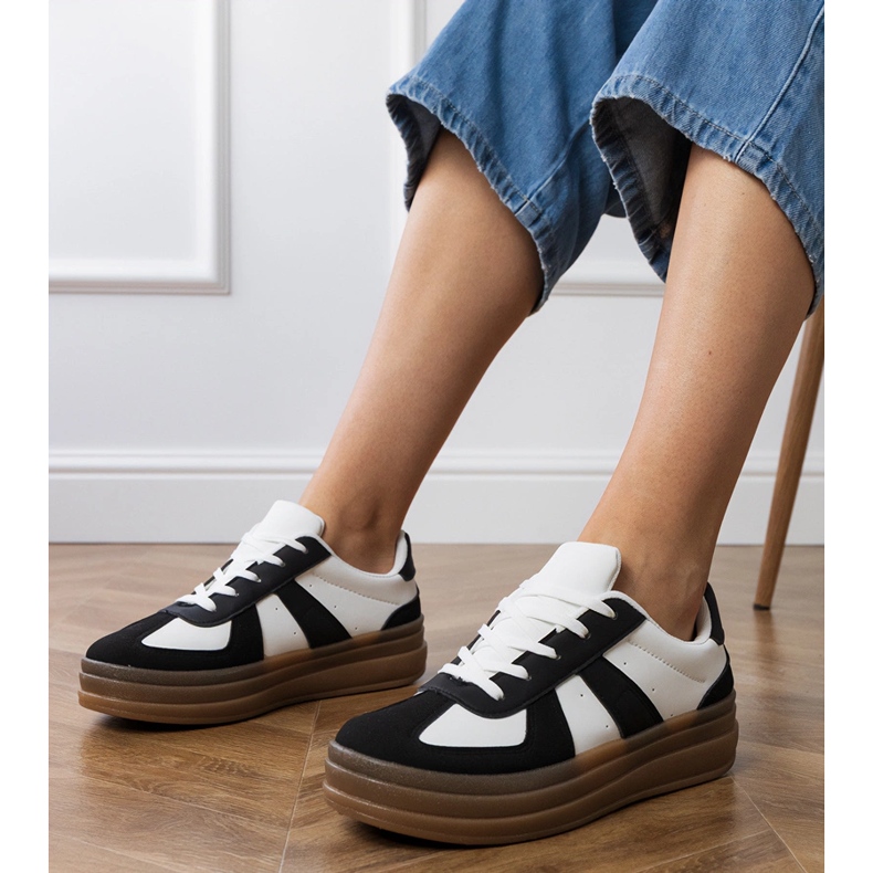 Svarta sneakers för kvinnor på plattformen 1