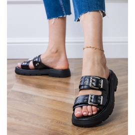 Svarta platt flip flops med klämmor på ränder 3