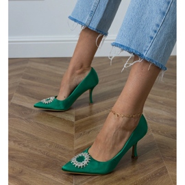 Gröna satinpumpar med zirkoner 1