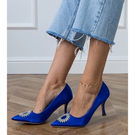 Blå satinpumpar med zirkoner 2