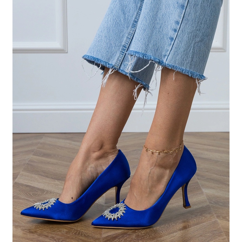 Blå satinpumpar med zirkoner 2