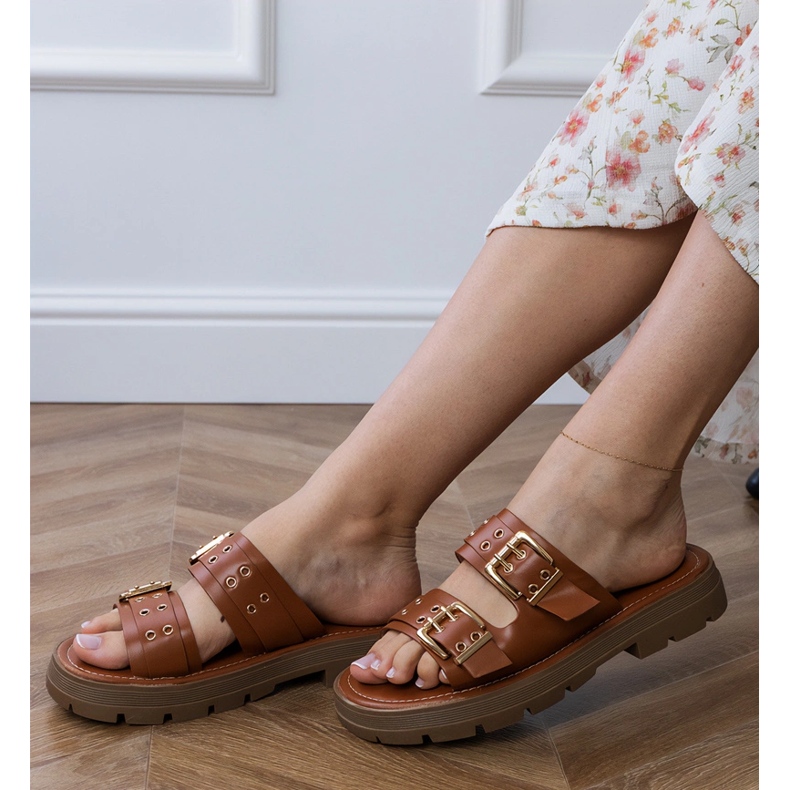 Brun platt flip flops med ränder klämmor 2