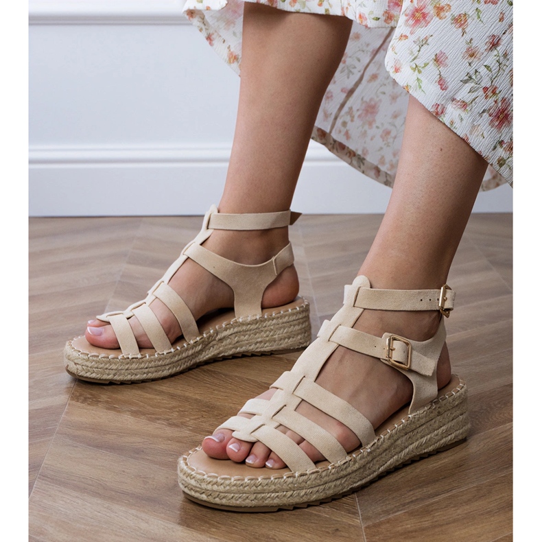 Beige Espadrille Sandals på en låg plattform 1