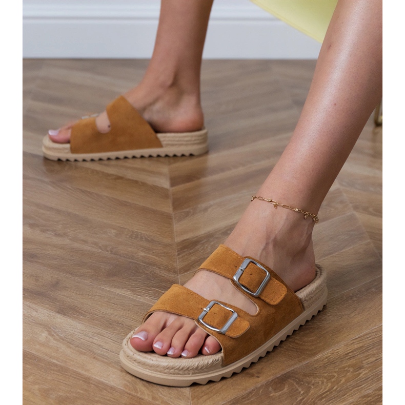 Brun platt flip flops med ränder klämmor 2