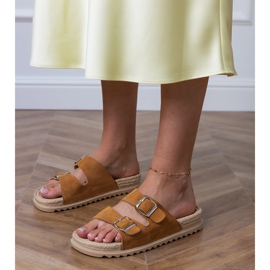 Brun platt flip flops med ränder klämmor 4