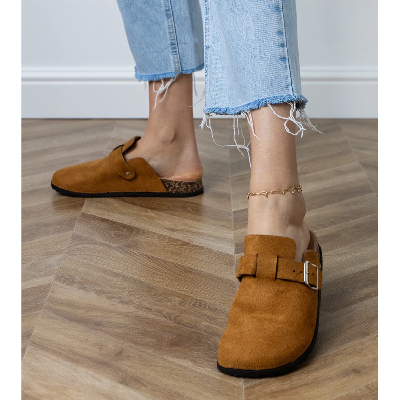 Brun flip -flops byggd på en korksula 1