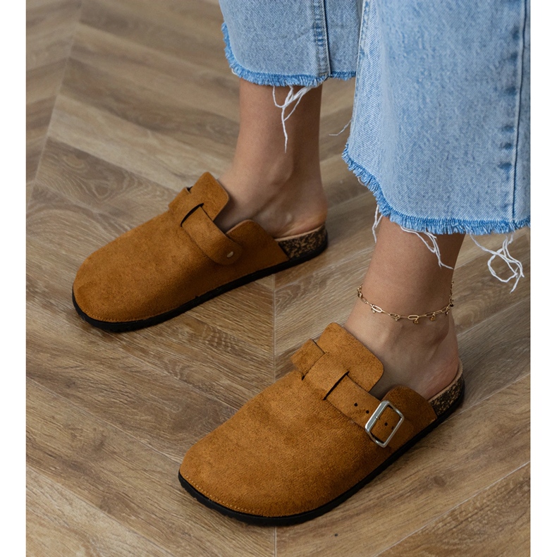 Brun flip -flops byggd på en korksula 2