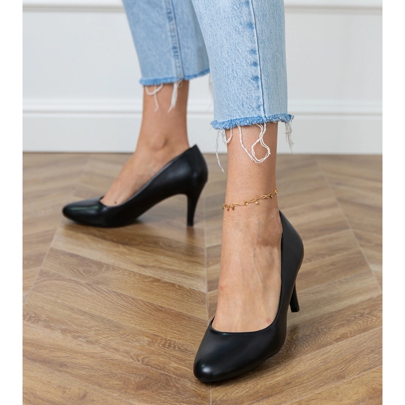 Klassiska kvinnors svarta pumpar 1